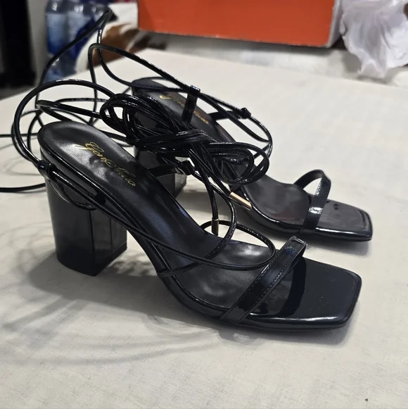 Genshuo Black Strappy Women's Heels - Picture 5 of 16